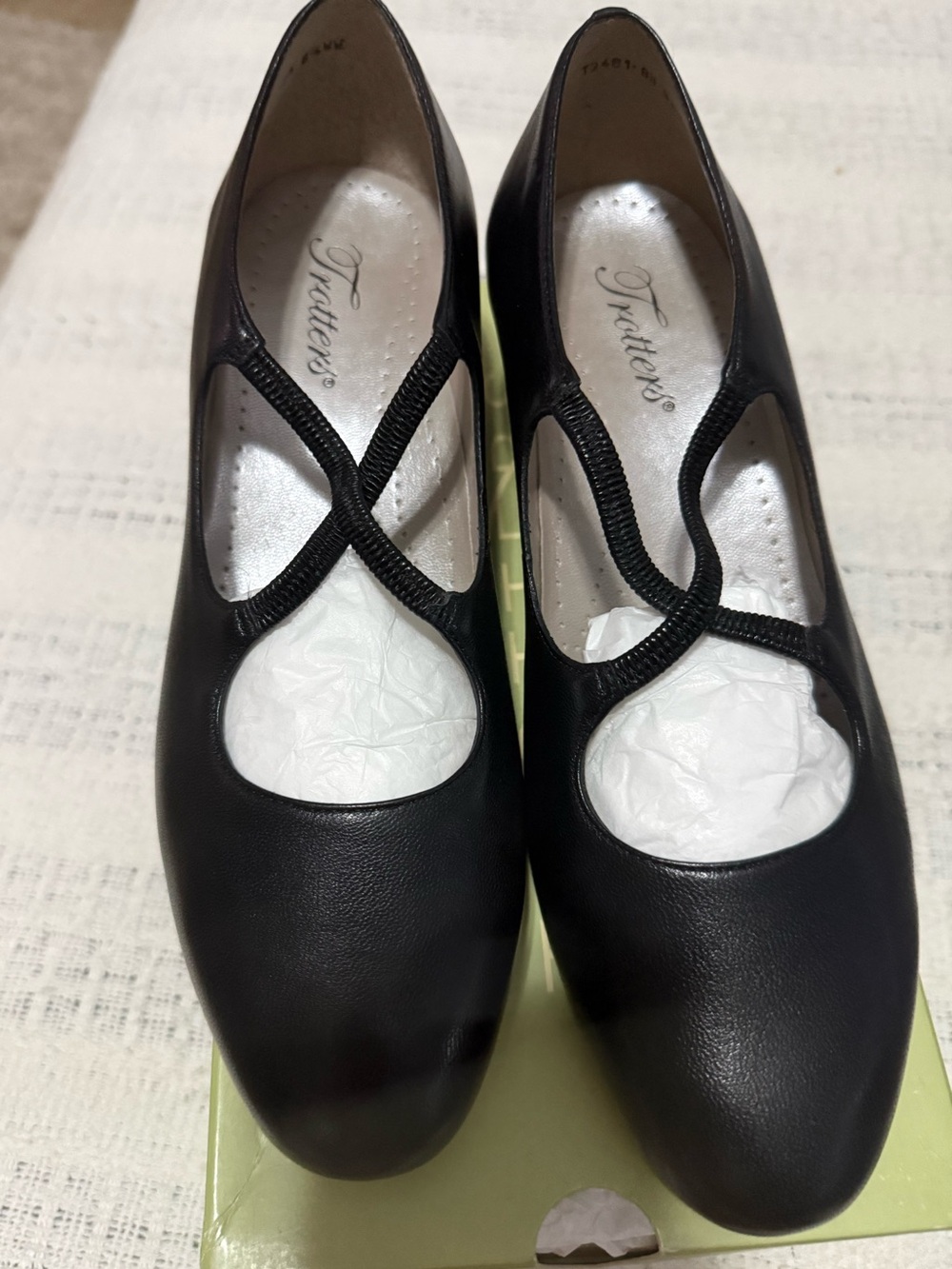 Like new Trotters Black Crisscross Slip-On Heels